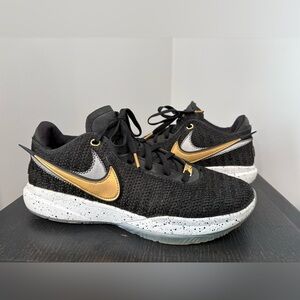 Nike LeBron 20 Sneakers Size 9